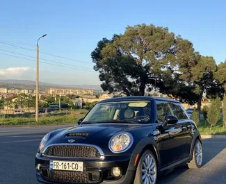 Wynajmij Mini Cooper S 2016 w Gruzji. Paliwo: Benzyna. Moc: 198 KM ➤ Koszt od 90 GEL za dobę.