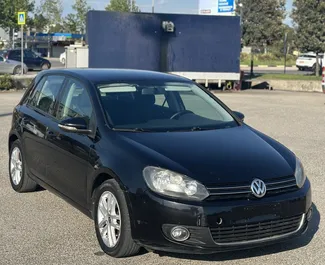 Wynajmij Volkswagen Golf 6 2014 w Albanii. Paliwo: Diesel. Moc: 99 KM ➤ Koszt od 20 EUR za dobę.