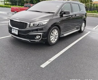 Wypożyczalnia Kia Carnival na lotnisku Suvarnabhumi w Bangkoku, Tajlandia ✓ Nr 13386. ✓ Skrzynia Automatyczna ✓ Opinii: 0.