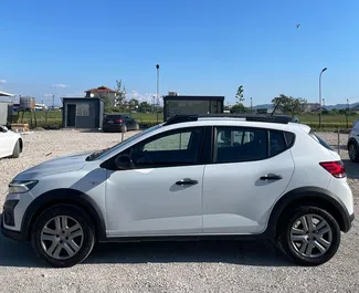 Wynajem samochodu Dacia Sandero Stepway nr 10103 (Manualna) na lotnisku w Tiranie, z silnikiem 1,0l. Benzyna ➤ Bezpośrednio od Marenglen w Albanii.