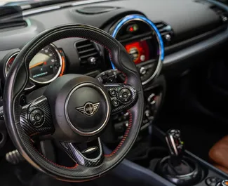 Silnik Benzyna 2,0 l – Wynajmij Mini Clubman w Batumi.