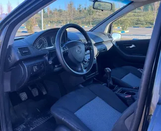 Wynajmij Mercedes-Benz A-Class 2010 w Albanii. Paliwo: Diesel. Moc: 88 KM ➤ Koszt od 17 EUR za dobę.