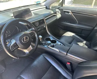 Wnętrze Lexus RX 300 do wynajęcia w Hiszpanii. Doskonały samochód 5-osobowy. ✓ Skrzynia Automatyczna.