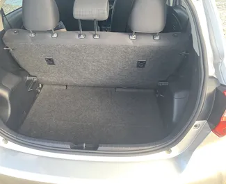 Toyota Vitz 2016 do wynajęcia w Larnace. Limit przebiegu nieograniczony.