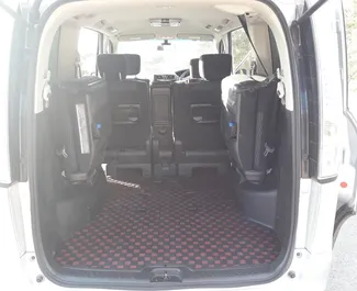 Wynajem samochodu Nissan Serena nr 3172 (Automatyczna) w Pafos, z silnikiem 2,0l. Benzyna ➤ Bezpośrednio od Metody na Cyprze.