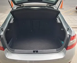 Wynajmij Skoda Octavia 2021 na Cyprze. Paliwo: Benzyna. Moc: 140 KM ➤ Koszt od 45 EUR za dobę.