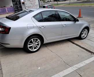 Skoda Octavia – samochód kategorii Komfort na wynajem na Cyprze ✓ Depozyt 400 EUR ✓ Ubezpieczenie: OC, CDW.