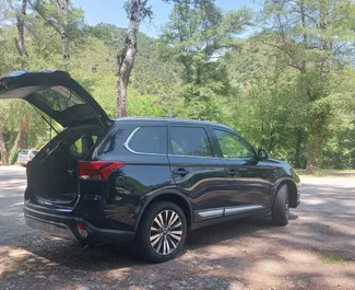 Mitsubishi Outlander – samochód kategorii Komfort, Crossover na wynajem w Gruzji ✓ Bez Depozytu ✓ Ubezpieczenie: OC, FDW, Od Kradzieży, Bez Depozytu.