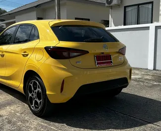 Wynajmij MG 3 2025 w Tajlandii. Paliwo: Hybryda. Moc: 101 KM ➤ Koszt od 650 THB za dobę.