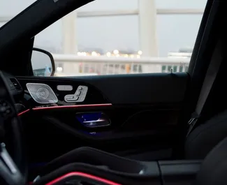 Wnętrze Mercedes-Benz GLS-Class do wynajęcia w ZEA. Doskonały samochód 7-osobowy. ✓ Skrzynia Automatyczna.