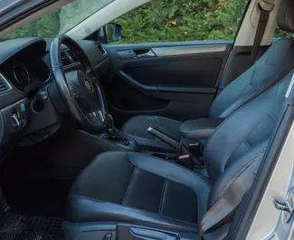 Volkswagen Jetta – samochód kategorii Ekonomiczny, Komfort na wynajem w Albanii ✓ Bez Depozytu ✓ Ubezpieczenie: OC.