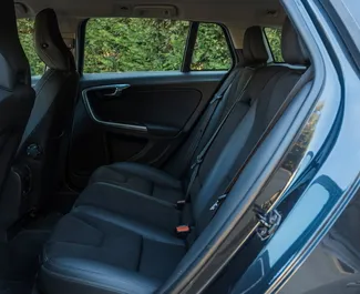 Volvo V60 2013 do wynajęcia w Durres. Limit przebiegu nieograniczony.