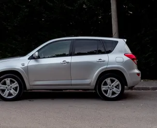 Wynajmij Toyota Rav4 2007 w Albanii. Paliwo: Diesel. Moc: 150 KM ➤ Koszt od 15 EUR za dobę.
