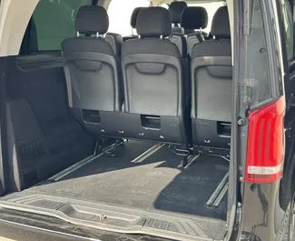 Mercedes-Benz V-Class 2018 do wynajęcia w Budvie. Limit przebiegu nieograniczony.