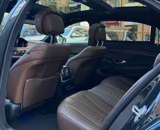 Wynajmij Mercedes-Benz S500 2019 w Gruzji. Paliwo: Benzyna. Moc: 450 KM ➤ Koszt od 529 GEL za dobę.