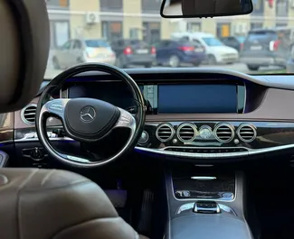 Mercedes-Benz S500 – samochód kategorii Premium, Luksusowy na wynajem w Gruzji ✓ Depozyt 500 GEL ✓ Ubezpieczenie: OC, SCDW, FDW, Pasażerowie.