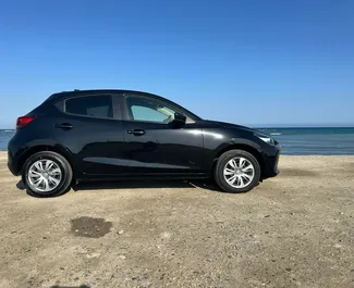 Wynajem samochodu Mazda 2 nr 13250 (Automatyczna) w Larnace, z silnikiem 1,5l. Benzyna ➤ Bezpośrednio od Maxim na Cyprze.