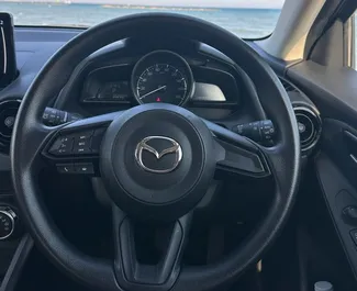 Mazda 2 2022 do wynajęcia w Larnace. Limit przebiegu nieograniczony.