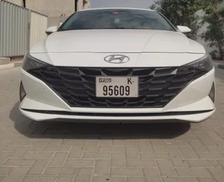 Wynajmij Hyundai Elantra 2023 w ZEA. Paliwo: Benzyna. Moc: 147 KM ➤ Koszt od 87 AED za dobę.