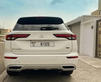Wypożyczalnia Mitsubishi Outlander w Dubaju, ZEA ✓ Nr 11633. ✓ Skrzynia Automatyczna ✓ Opinii: 0.