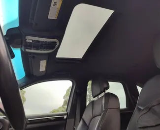 Porsche Cayenne 2018 do wynajęcia w Tbilisi. Limit przebiegu 250 km/dzień.