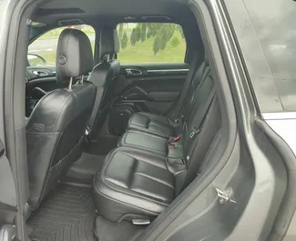 Porsche Cayenne 2018 – wynajem od właścicieli w Tbilisi (Gruzja).