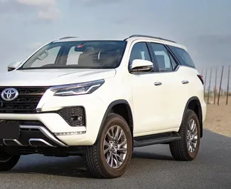 Wynajem samochodu Toyota Fortuner nr 12968 (Automatyczna) w Dubaju, z silnikiem 80,0l. Benzyna ➤ Bezpośrednio od Mohammad w ZEA.