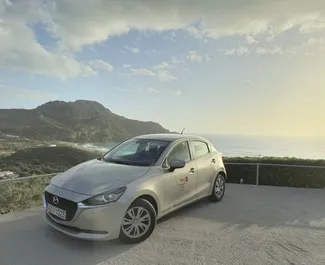 Mazda 2 – samochód kategorii Ekonomiczny na wynajem w Grecji ✓ Depozyt 200 EUR ✓ Ubezpieczenie: OC, CDW, FDW, Pasażerowie, Od Kradzieży, Młody.