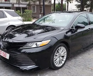 Wynajmij Toyota Camry 2019 w Gruzji. Paliwo: Benzyna. Moc: 210 KM ➤ Koszt od 140 GEL za dobę.