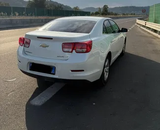 Wynajmij Chevrolet Malibu 2015 w Albanii. Paliwo: Diesel. Moc: 120 KM ➤ Koszt od 20 EUR za dobę.