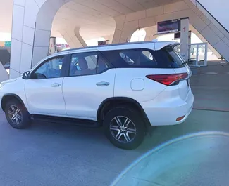 Wynajem samochodu Toyota Fortuner nr 14103 (Automatyczna) w Tbilisi, z silnikiem 2,7l. Benzyna ➤ Bezpośrednio od Ia w Gruzji.