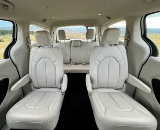 Chrysler Voyager – samochód kategorii Komfort, Minivan na wynajem w Gruzji ✓ Depozyt 410 GEL ✓ Ubezpieczenie: OC, CDW.