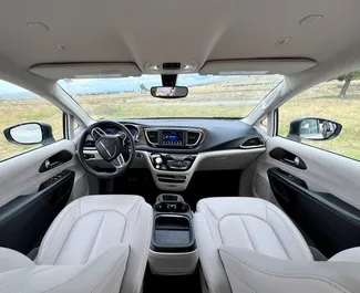 Silnik Benzyna 3,6 l – Wynajmij Chrysler Voyager w Tbilisi.