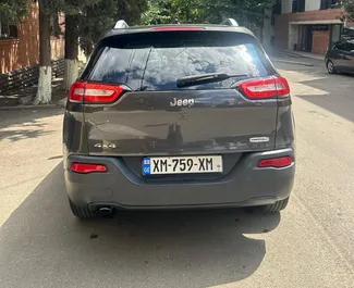 Silnik Benzyna 2,4 l – Wynajmij Jeep Cherokee w Tbilisi.
