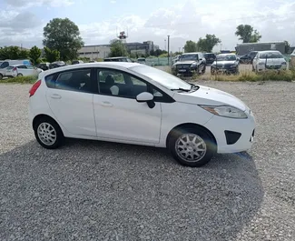 Silnik Benzyna 1,6 l – Wynajmij Ford Fiesta w Tiranie.
