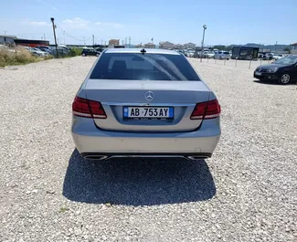 Mercedes-Benz E220 – samochód kategorii Premium na wynajem w Albanii ✓ Depozyt 200 EUR ✓ Ubezpieczenie: OC, CDW, FDW, Zagranica.