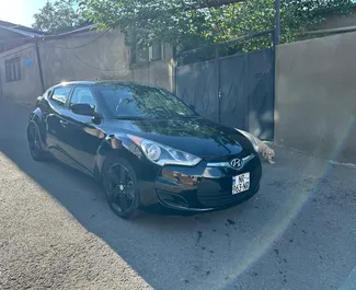 Wnętrze Hyundai Veloster do wynajęcia w Gruzji. Doskonały samochód 4-osobowy. ✓ Skrzynia Automatyczna.