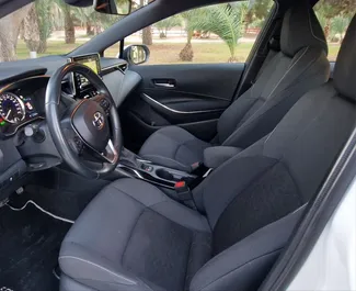 Wynajmij Toyota Corolla 2021 w Hiszpanii. Paliwo: Benzyna. Moc:  KM ➤ Koszt od 40 EUR za dobę.