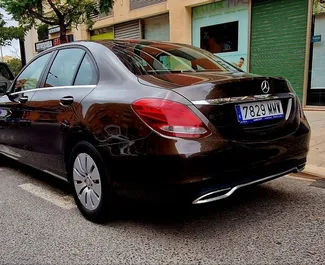 Wynajmij Mercedes-Benz C200 2017 w Hiszpanii. Paliwo: Benzyna. Moc:  KM ➤ Koszt od 55 EUR za dobę.