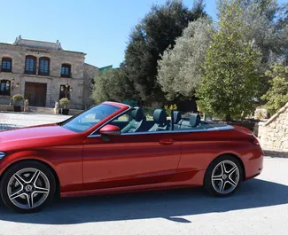 Wynajmij Mercedes-Benz C200 Cabrio 2020 w Hiszpanii. Paliwo: Benzyna. Moc:  KM ➤ Koszt od 130 EUR za dobę.