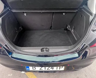 Opel Corsa 2022 do wynajęcia w Burgas. Limit przebiegu 200 km/dzień.