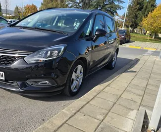 Opel Zafira – samochód kategorii Komfort, Minivan na wynajem w Bułgarii ✓ Depozyt 100 EUR ✓ Ubezpieczenie: OC, CDW, SCDW, FDW, Od Kradzieży, Zagranica, Młody, Bez Depozytu.