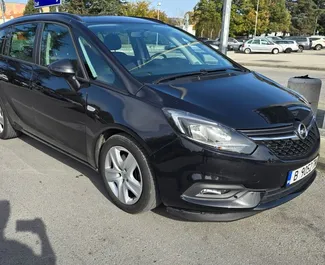 Opel Zafira 2018 do wynajęcia w Burgas. Limit przebiegu 200 km/dzień.