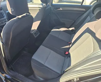 Wynajmij Volkswagen Golf 7 2015 w Bułgarii. Paliwo: Diesel. Moc: 140 KM ➤ Koszt od 13 EUR za dobę.