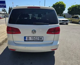 Volkswagen Touran – samochód kategorii Komfort, Minivan na wynajem w Bułgarii ✓ Depozyt 100 EUR ✓ Ubezpieczenie: OC, CDW, SCDW, FDW, Od Kradzieży, Zagranica, Młody, Bez Depozytu.