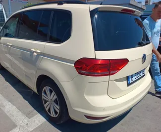 Volkswagen Touran – samochód kategorii Komfort, Minivan na wynajem w Bułgarii ✓ Depozyt 100 EUR ✓ Ubezpieczenie: OC, CDW, SCDW, FDW, Od Kradzieży, Zagranica, Młody, Bez Depozytu.