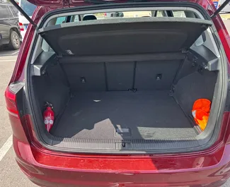 Volkswagen Golf Sportsvan 2021 do wynajęcia w Burgas. Limit przebiegu 200 km/dzień.