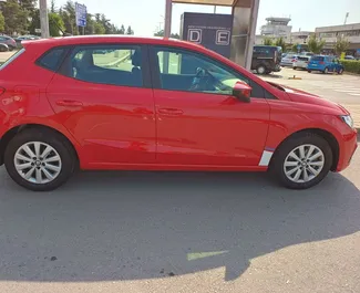 Wynajmij SEAT Ibiza 2023 w Bułgarii. Paliwo: Benzyna. Moc: 105 KM ➤ Koszt od 14 EUR za dobę.