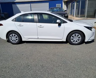 Toyota Corolla Sedan 2024 do wynajęcia w Limassol. Limit przebiegu nieograniczony.