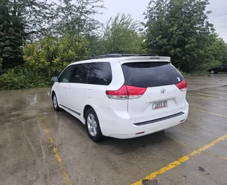 Wypożyczalnia Toyota Sienna w Kutaisi, Gruzja ✓ Nr 14473. ✓ Skrzynia Automatyczna ✓ Opinii: 0.